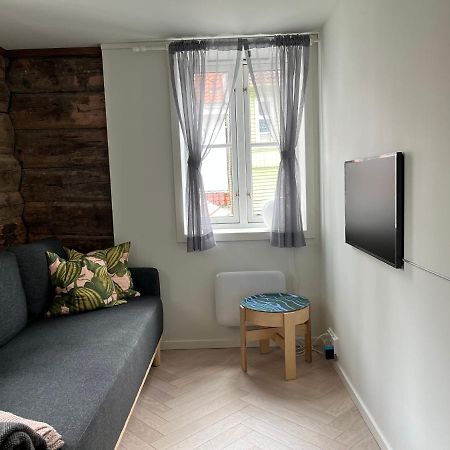 Entire Renovated Apartment From 1780 With Kitchen, Bath, Bedroom, And Living Room In Skuteviken เบอร์เกน ภายนอก รูปภาพ