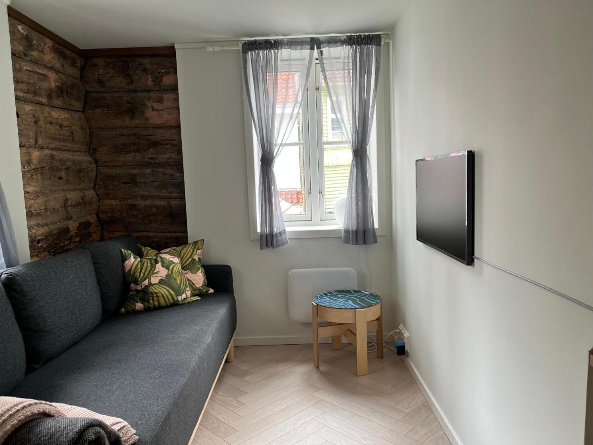 Entire Renovated Apartment From 1780 With Kitchen, Bath, Bedroom, And Living Room In Skuteviken เบอร์เกน ภายนอก รูปภาพ