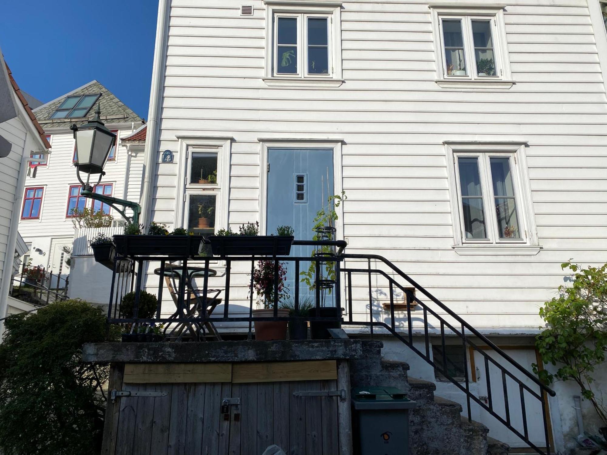 Entire Renovated Apartment From 1780 With Kitchen, Bath, Bedroom, And Living Room In Skuteviken เบอร์เกน ภายนอก รูปภาพ