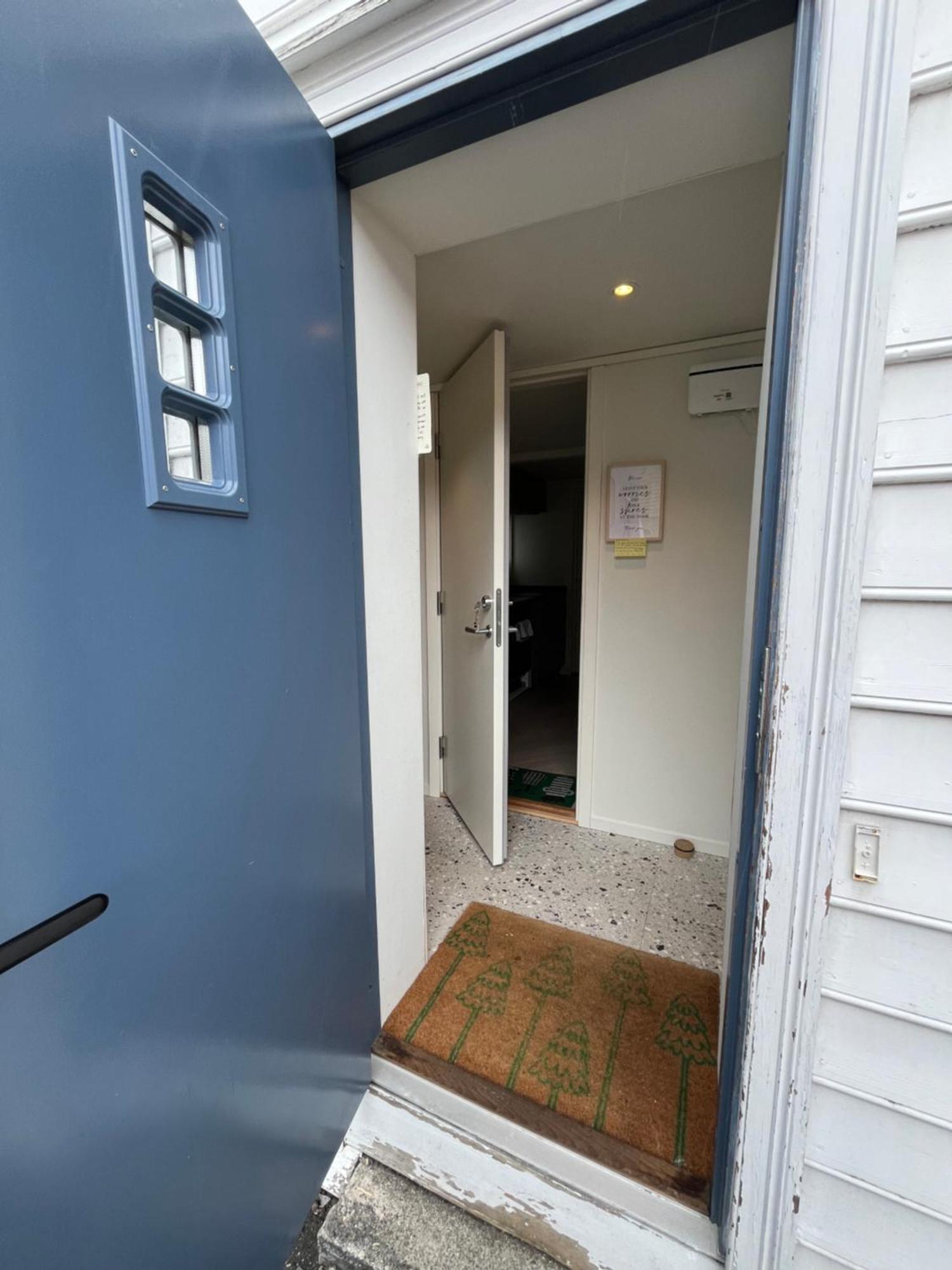 Entire Renovated Apartment From 1780 With Kitchen, Bath, Bedroom, And Living Room In Skuteviken เบอร์เกน ภายนอก รูปภาพ